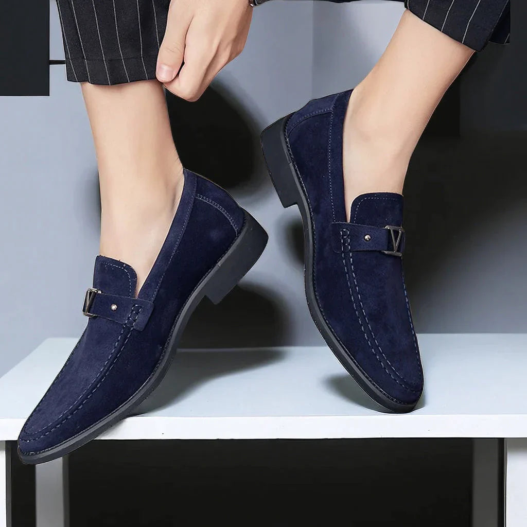 Mocassins Homme – Cuir Suédé – Design à Enfiler – Détail Métallique Élégant