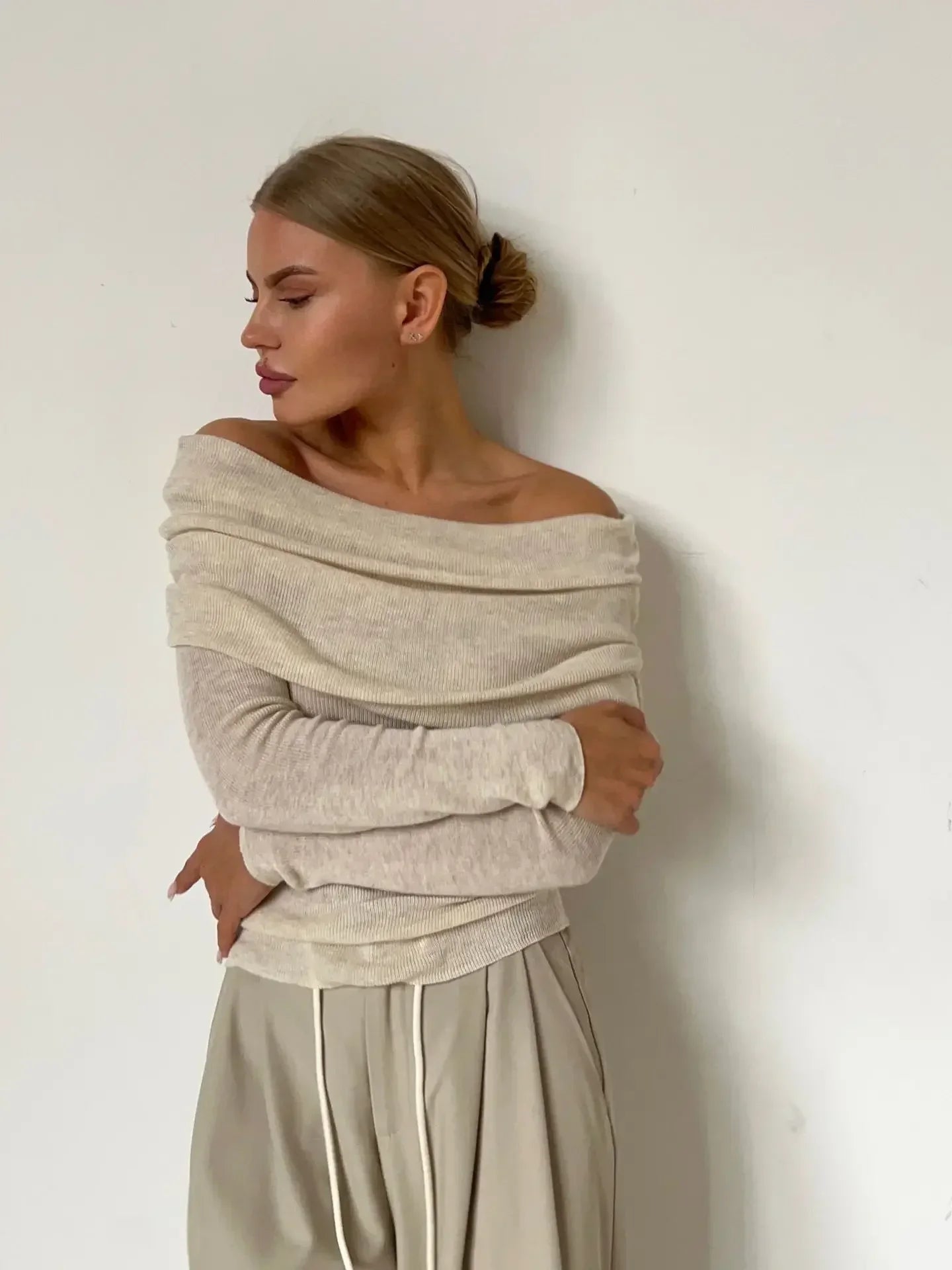 Pull femme - Épaules dénudées - Col drapé côtelé - Manches longues ajustées